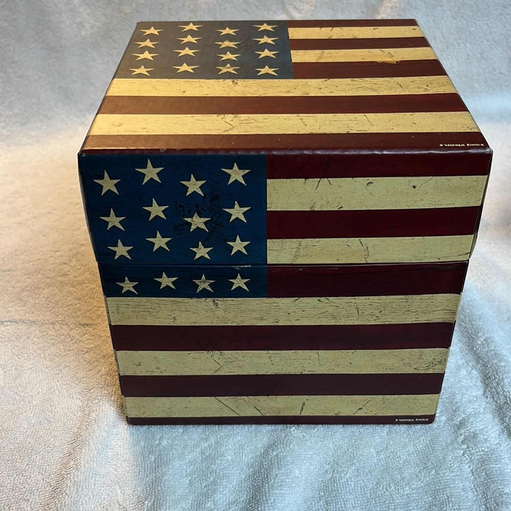 Warren Kimble stackable boxes. Colonial flag design. Rare find. - Picture 6 of 7